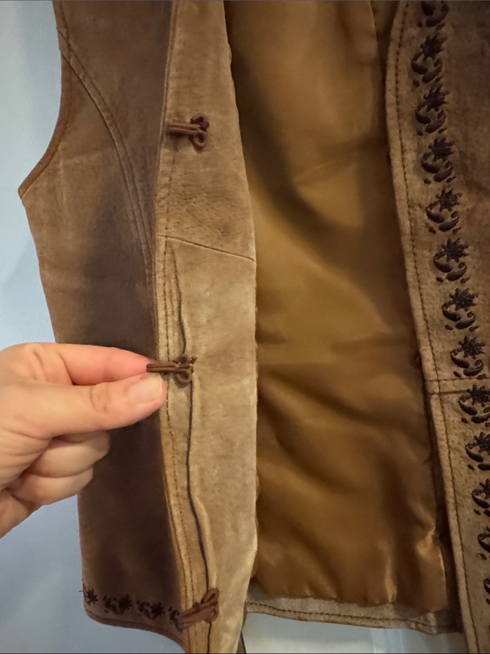Vintage Brown Suede Leather Vest with Embroidered Detail - Picture 5 of 8